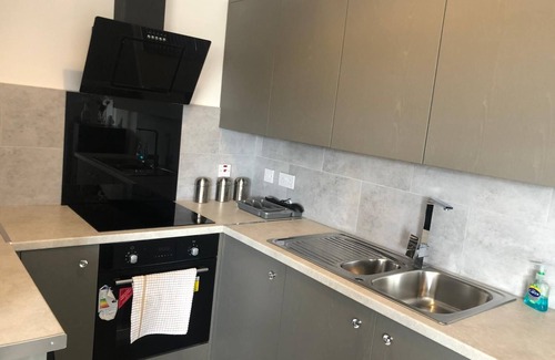 Peterborough Apartment | ELD2 - Spacious 2 bedroom, Free parking & Netflix