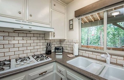 Shaver Lake Cabin | Elderberry + Bluejay ~ Location Goals + Tub Time