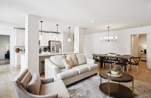 Central Business District Hotel | Eleanor 4BD/3B (606)