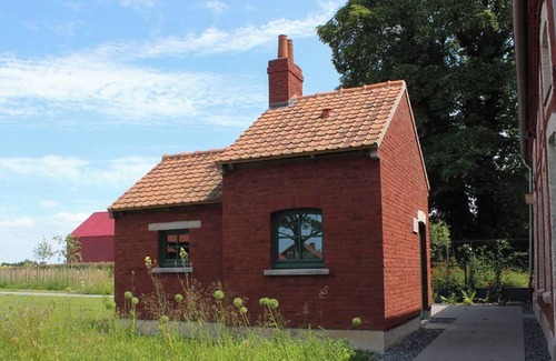 Bruay-la-Buissiere House | Electricians - 21 People