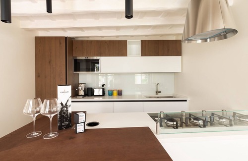 Rione V Ponte Apartment | Elegance and Charm in Splendid Via Giulia