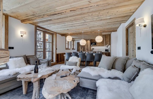 Le Fornet Apartment | Elegance and Comfort at Fornet: Spacious 4-Bedroom Apartment with Modern Amenities