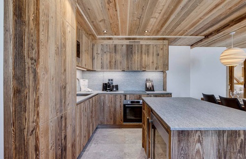 Le Fornet Apartment | Elegance and Comfort at Fornet: Spacious 4-Bedroom Apartment with Modern Amenities