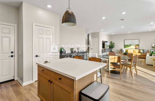 Ontario House | Elegance on Foxglove #41643