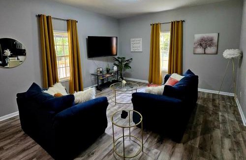 Sanford House | Elegant 1910 Boutique - Crib, Veteran-Owned