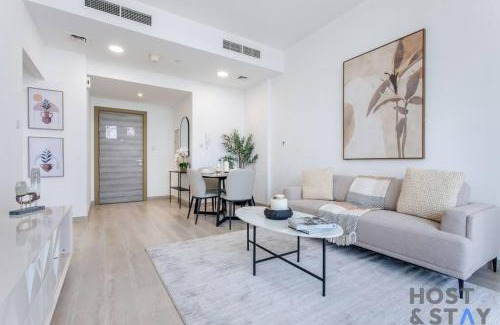 Jumeirah Village Circle House | Elegant 1BR at Bloom - Host & Stay