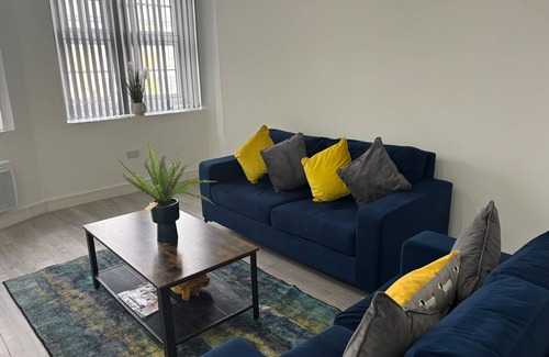 Bolton Apartment | Elegant 2-Bedroom Apartment in Bolton – Prime Location