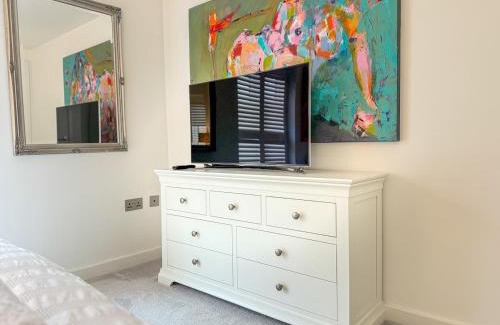 Cleedownton Apartment | Elegant 2BR Retreat- Longbridge Shops, Rail & Hills