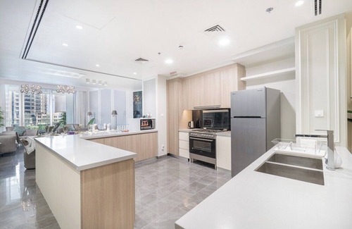 Dubai Marina Apartment | Elegant 3-Bedrooms in Dubai Marina with stunning views!