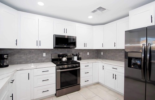 Norterra House | Elegant 4BR Retreat｜Lush Yard｜Perfect for Families & Pets #41649