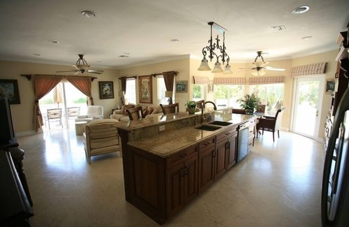 Orchid Island House | Elegant 5-star hotel right on the beach