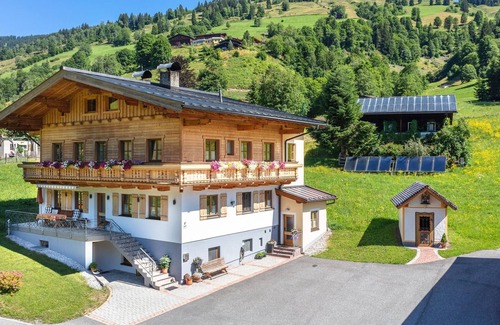 Vorderglemm Apartment | Elegant apartment near the ski bus
