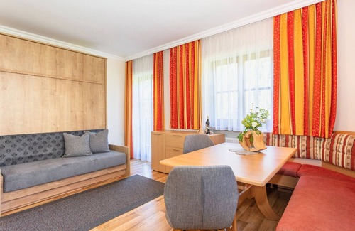 Vorderglemm Apartment | Elegant apartment near the ski bus