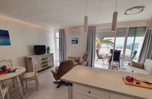 Patalavaca Apartment | Elegant and Spacious Apartment with Sea vieuw!