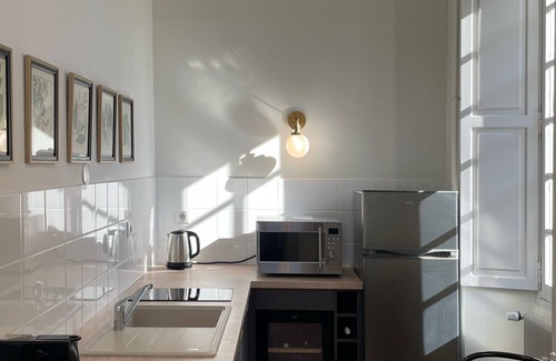 Semur-en-Auxois Apartment | Elegant Apartment in a 17th-Century Mansion with AC – Heart of Semur-en-Auxois