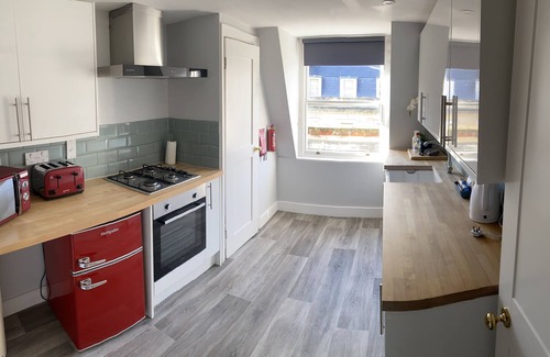 Bath Apartment | Elegant apartment steps from Roman Baths & Abbey