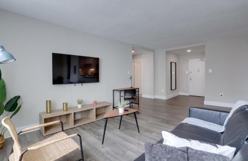 Crystal City Apartment | Elegant Apartment with Gym Access at Crystal City