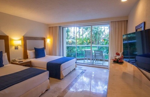 Cozumel Hotel | Elegant Caribbean Studio with Pools and Spa