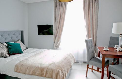 Piasek Południe Apartment | Elegant City Center Apartment 7B