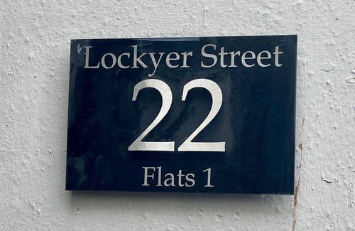 Plymouth Apartment | Elegant City Centre and Barbican/Hoe - 2 Bed Apartment with Private Courtyard