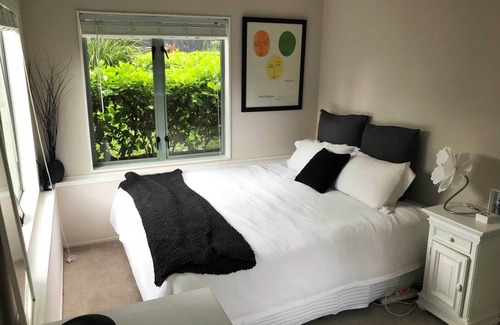 Greenlane - Ellerslie House | Elegant City Oasis in the Heart of Auckland