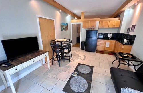 Palm Coast Apartment | Elegant Condo - European Charm