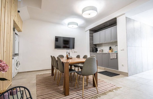 Krems an der Donau Apartment | Elegant & Cozy 5BR Haven - By The Danube River