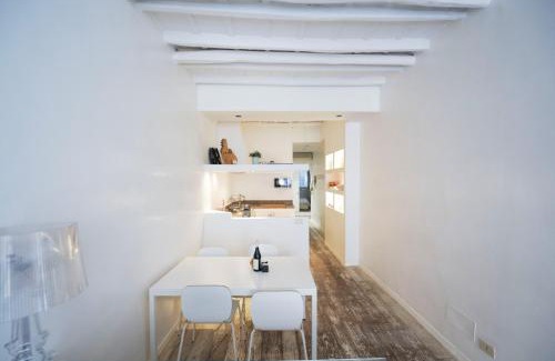Rione V Ponte Apartment | Elegant Design Retreat by Campo de Fiori