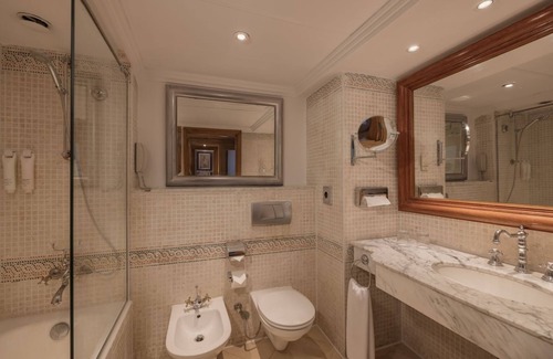 Sharm El Sheikh Resort | Elegant Escape with Multiple Pools, Spa, Swim-Up Bars & Beach Access
