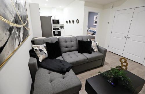 Northwest Edmonton House | Elegant Escape with King Bed, Long Stays, WEM, Disney