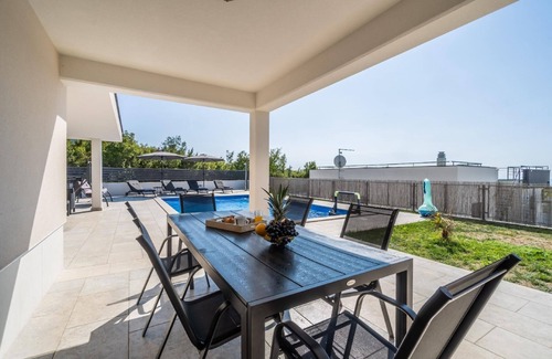 Viskovici House | Elegant Escape with Pool and Panoramic Views