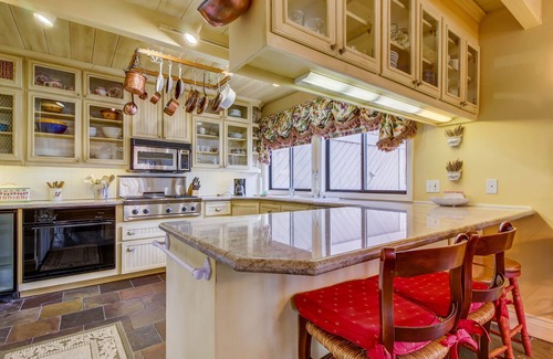 Sun Valley Condo | Elegant European Condo w/Creek-Front Location