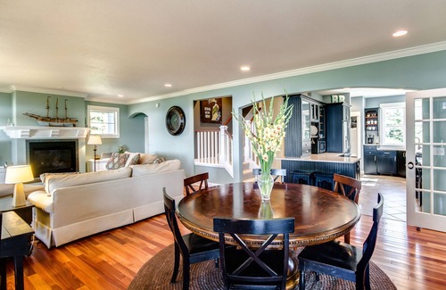 Montague House | Elegant Family Home on Lake Michigan
