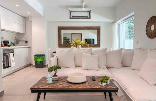 Glyfada Apartment | Elegant Flat in the Center of Glyfada