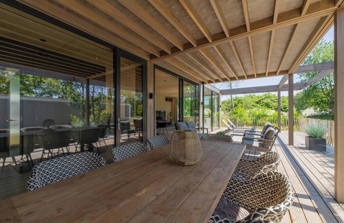 Maasbree House | Elegant forest villa with luxury kitchen, large terrace and three bedrooms – ideal for families or friends looking to relax in nature.