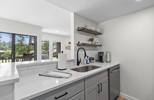 Pinehurst Condo | Elegant Golf Front Condo w/King, Walk to Village