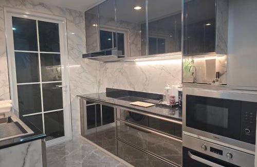 Nonthaburi House | Elegant Home near MRT Central WestGate and Central WestVille 3 to 10 Min Drive