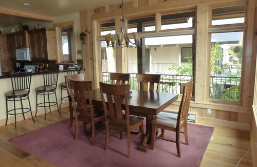 McCall Cabin | Elegant Lakefront Cabin, Private Dock, Bocce Ct, WiFi