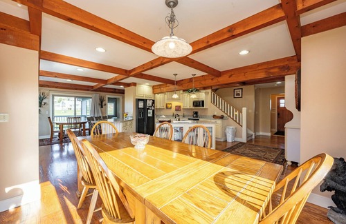 Waterfront Greens House | Elegant Lakefront Stay w/Hot Tub & Views