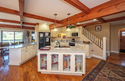 Waterfront Greens House | Elegant Lakefront Stay w/Hot Tub & Views
