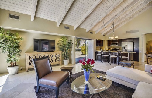 Rancho Mirage Condo | Elegant Lakeside Villa | Luxe Lakeside Living with Seamless Outdoor Flow – managed by Greenday