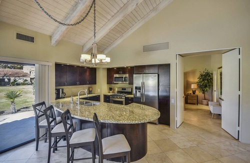 Rancho Mirage Condo | Elegant Lakeside Villa | Luxe Lakeside Living with Seamless Outdoor Flow – managed by Greenday