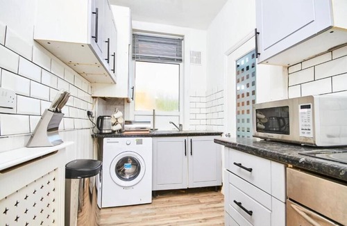 Leeds House | Elegant Leeds City Centre - Parking