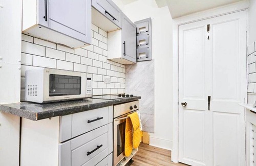 Leeds House | Elegant Leeds City Centre - Parking