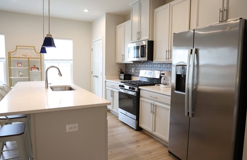 Bayside House | Elegant Luxury Townhome; Resort Community with Pools, Gym & close to Beaches