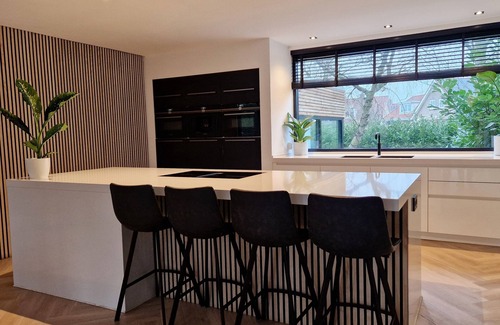Leidschenveen-Ypenburg House | Elegant Luxury Villa with Large Garden, Near Beach & City
