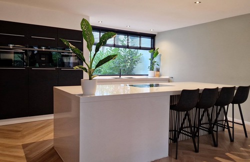 Leidschenveen-Ypenburg House | Elegant Luxury Villa with Large Garden, Near Beach & City
