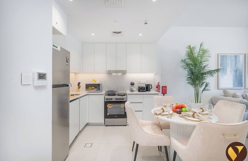 Umm Suqeim 3 Apartment | Elegant MJL Pool View Near Burj Al Arab