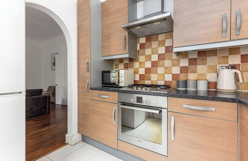 Chiswick Apartment | Elegant & Modern 2 Bed Flat in Chiswick
