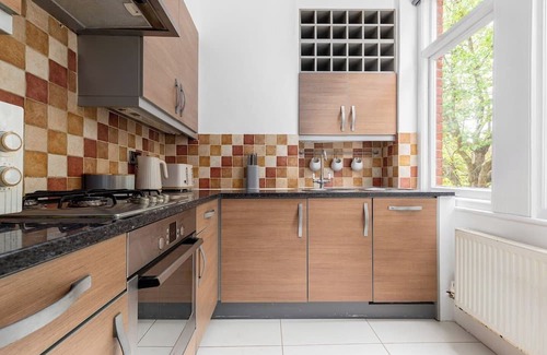 Chiswick Apartment | Elegant & Modern 2 Bed Flat in Chiswick